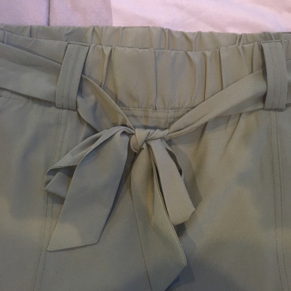Tie waist shorts - Picture 2 of 7